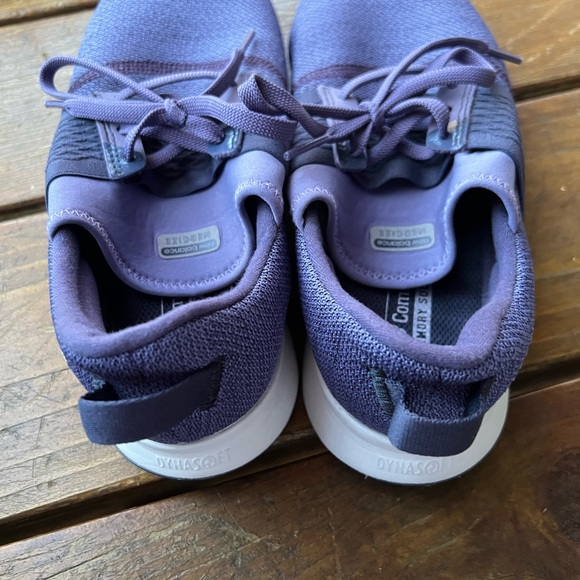 New balance shoes women’s 9 - Picture 2 of 4